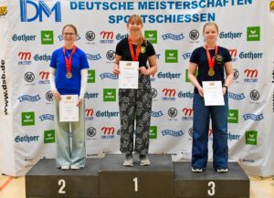 Deutsche Meisterschaft 2025 im Blasrohrschießen – Amy Schmetzer ist Deutsche Meisterin (Schüler I)